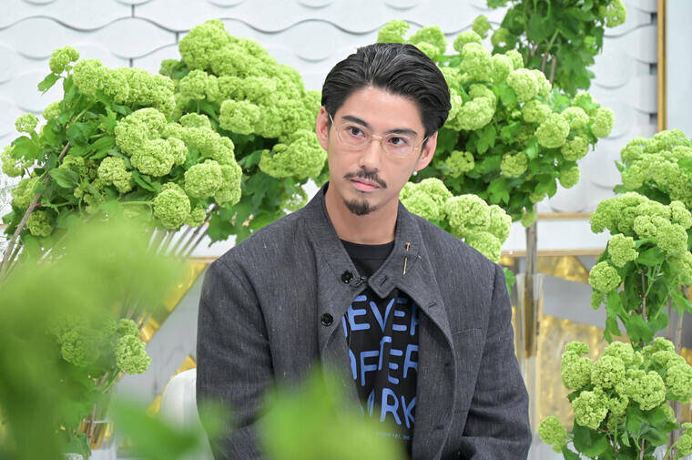 賀来賢人「僕の人生を変えてくれた」恩人・福田雄一との秘話に感動の声「素敵な関係」「こっちまでウルッと来た」【日曜日の初耳学】