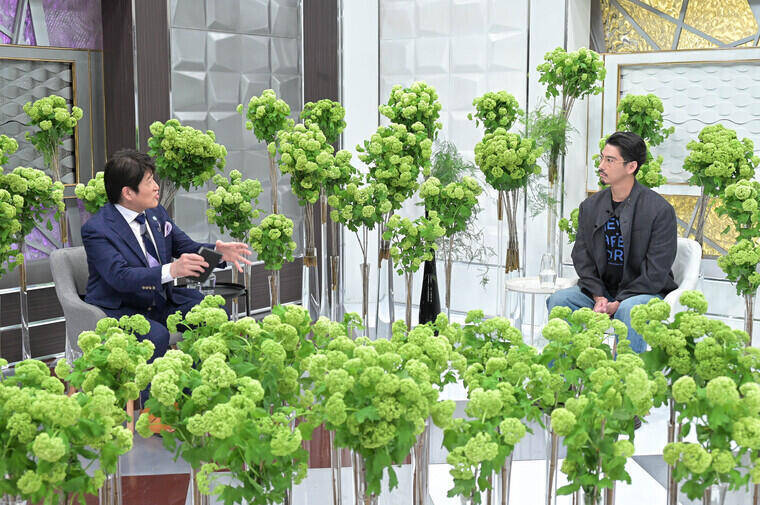 賀来賢人「僕の人生を変えてくれた」恩人・福田雄一との秘話に感動の声「素敵な関係」「こっちまでウルッと来た」【日曜日の初耳学】
