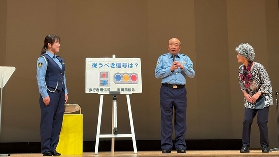 「かぶっていない自分が損」ヘルメット着用など交通安全を呼びかけ　フリーアナ・山本浩之氏が一日警察署長　大阪・東成区