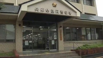 台風近づくなか・・・「雨宿りしよう」城崎温泉街で男が女性に抱きつきキスか　兵庫・豊岡市