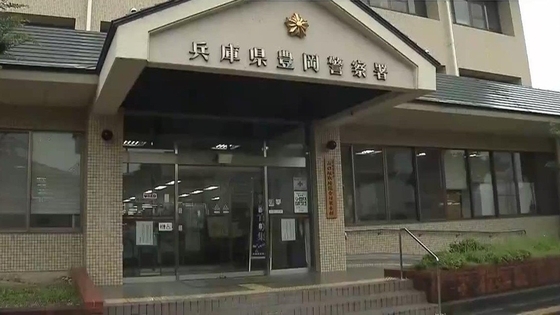 台風近づくなか・・・「雨宿りしよう」城崎温泉街で男が女性に抱きつきキスか　兵庫・豊岡市