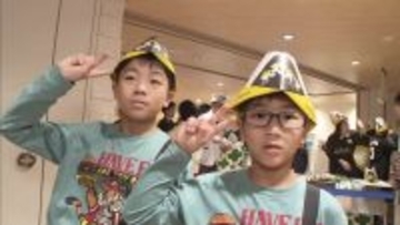5月5日は「こどもの日」阪神百貨店で阪神タイガースのロゴ入り特製「紙かぶと」と菖蒲をプレゼント　用意された300人分がわずか30分でなくなる