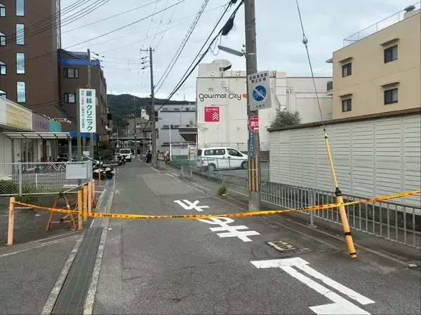 【速報】スーパーで「従業員刺された」と通報　女性けが　搬送時意識あり　事件関与とみられる80歳男逮捕　大阪・大東市
