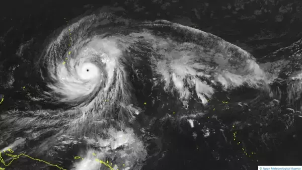 大型で猛烈な勢力に急発達　台風4号（シンラコウ）は最大瞬間風速は85メートル、中心気圧905ヘクトパスカルで北西へ進む【気象庁　進路予想】