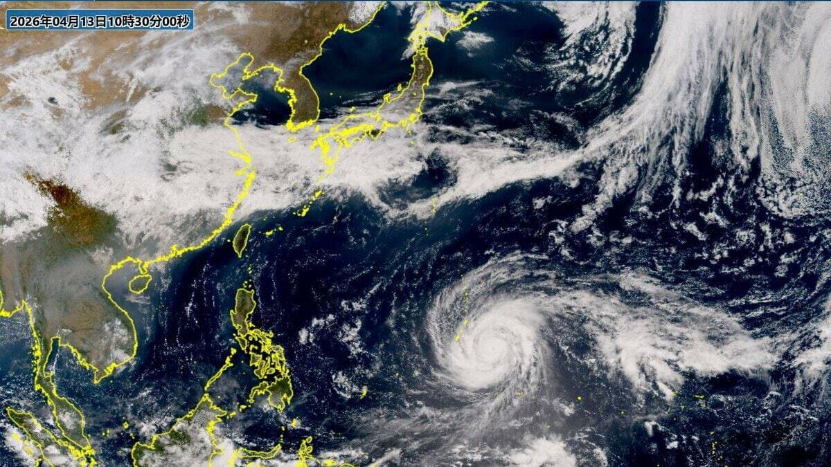 大型で猛烈な勢力に急発達　台風4号（シンラコウ）は最大瞬間風速は85メートル、中心気圧905ヘクトパスカルで北西へ進む【気象庁　進路予想】