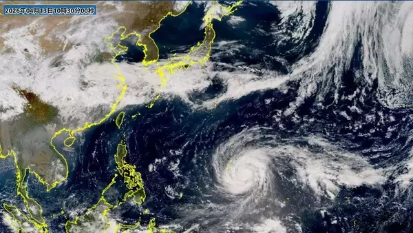 「大型で猛烈な勢力に急発達　台風4号（シンラコウ）は最大瞬間風速は85メートル、中心気圧905ヘクトパスカルで北西へ進む【気象庁　進路予想】」の画像