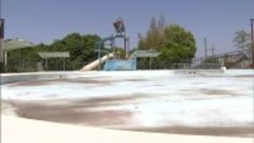 “ナフサ不足”の影響はプールにも…強化プラスチックの調達見通し立たず改修工事の延期決定　再来年の営業再開目指す　京都・宇治市