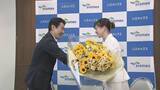 「【独占インタビュー】坂本花織選手が現役引退…会見３０分後に語った「笑顔」「涙」「未来」大好物の“甘いもの”めぐり中野コーチとの攻防も「コンビニでお菓子を買って出た瞬間に…」」の画像1