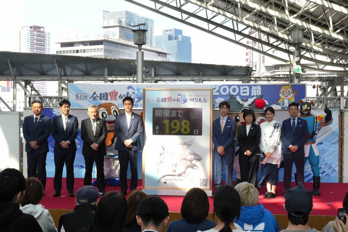 【秘話】「このクリーチャーは何？」大会異例の“水墨画ビジュアル”が話題！　人気“妖怪書家”が挑んだ「日本一シビア」な魚の表現と故郷への執念