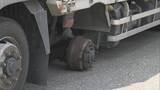 「路肩に停車中の大型トラックに中型トラック追突…さらに別の大型トラックも突っ込む　男性2人重傷　滋賀・名神高速」の画像6