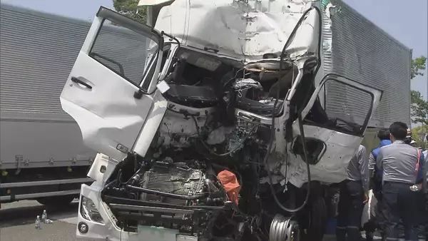 「路肩に停車中の大型トラックに中型トラック追突…さらに別の大型トラックも突っ込む　男性2人重傷　滋賀・名神高速」の画像