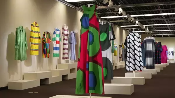 京都文化博物館で「マリメッコ展」日本で約10年ぶりの大規模展示　ドレス約70点がずらり！名作「ウニッコ」誕生の舞台裏にも迫る【9月6日(日)まで】
