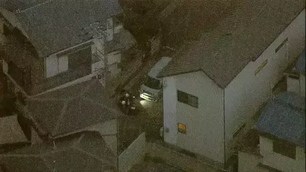 【速報】ペダルなし2輪車か…男児重体「車に下敷きになっている」住宅街の事故で60代の女を現行犯逮捕　大阪狭山市