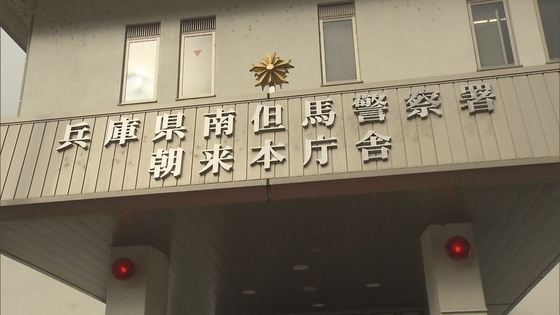【速報】トラックでミニパトに複数回追突 55歳の男を逮捕 「パンクしたトラック」は盗難車両か