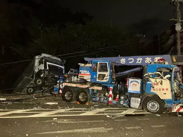 トラックをけん引していたレッカー車が電柱などに接触 周辺の住宅など約420軒で停電 警察が関連捜査 神戸・灘区