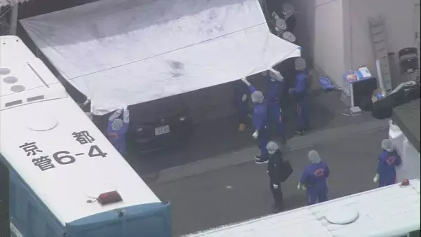 逮捕の父親の車に鑑識作業　この車で安達結希さんの遺体運んだか　痕跡の有無を検証　京都男児遺体遺棄事件