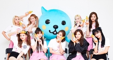 TWICE、“Qoo”新CMで放課後女子トーク！「かわいいが渋滞している」（スタッフ）