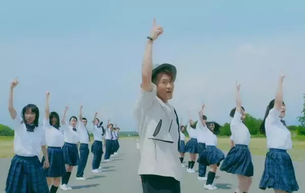ナオト・インティライミ、10代のダンサー58人と踊る「花」MV公開