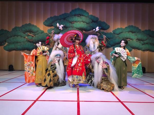 本物の歌舞伎の衣裳をまとった きゃりーのパフォーマンスにスタジオの外国人ファンが大興奮 19年8月6日 エキサイトニュース