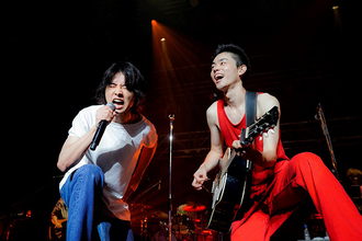 「登場していただきましょう、山崎賢人！」。菅田将暉、Zeppツアー最終公演で山崎賢人と「さよならエレジー」を熱唱