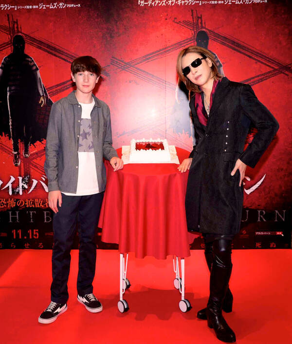 YOSHIKI、ハリウッド映画『ブライトバーン』公開イベントで逆に誕生日を祝われる！「夢を見てるみたい」