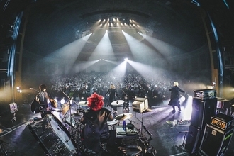 SEKAI NO OWARI、グループ史上最大規模のツアー『The Colors』の映像作品を来年2月にリリース