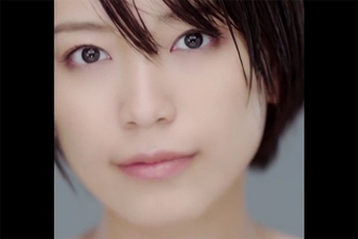 初のオールバック姿も！miwa、両極端なふたつのイメージで魅せる新曲「Storyteller」MV公開