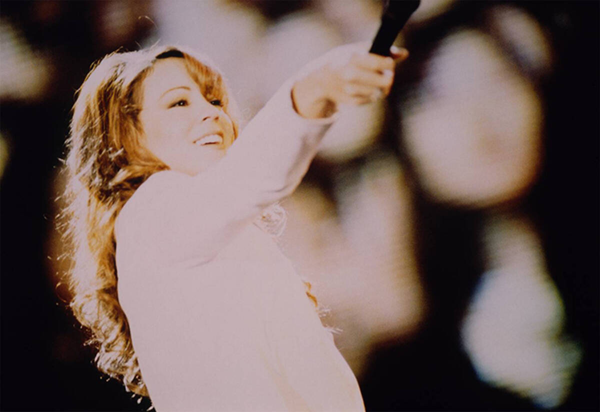 25歳の初々しいマライア キャリーが歌う 23年前の初来日公演での 恋人たちのクリスマス ライブ映像公開 2019年12月4日 エキサイトニュース