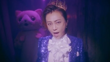 氷川きよし、王子＆アリス風の衣装で魅了する「不思議の国」MV公開