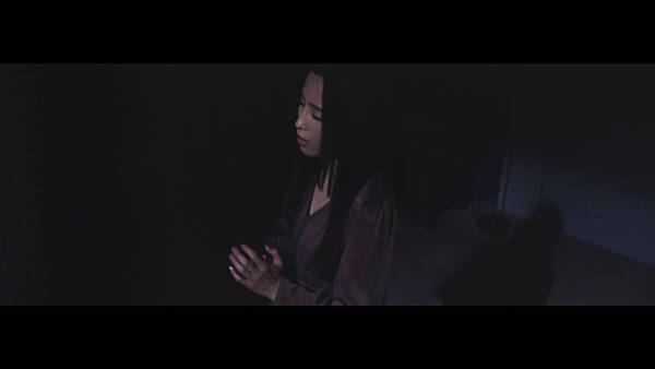 約2年ぶりにuru本人が出演 uru 小栗旬 星野源w主演映画 罪の声 主題歌 振り子 mv公開 2020年10月28日 エキサイトニュース