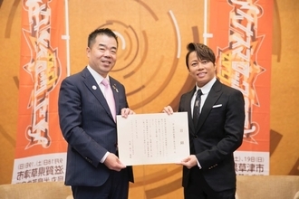 西川貴教、三日月大造・滋賀県知事を表敬訪問！ 来年の『イナズマロック フェス 2021』開催を改めて報告