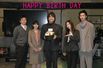 香取慎吾の44歳の誕生日を、『アノニマス』メンバーが笑顔で祝福！