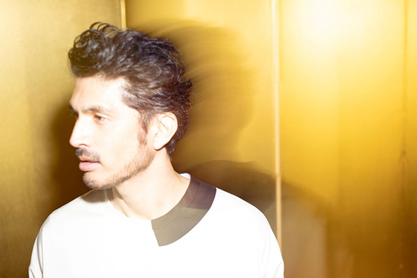 平井堅 噂のモノマネハウスにサプライズ登場 14年4月2日 エキサイトニュース