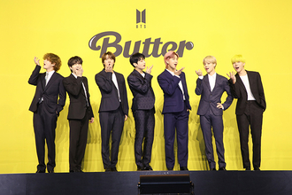 BTS「Butter」発売記念グローバル記者会見でJ-HOPEはバターカラー、Vはプードルヘアに!?