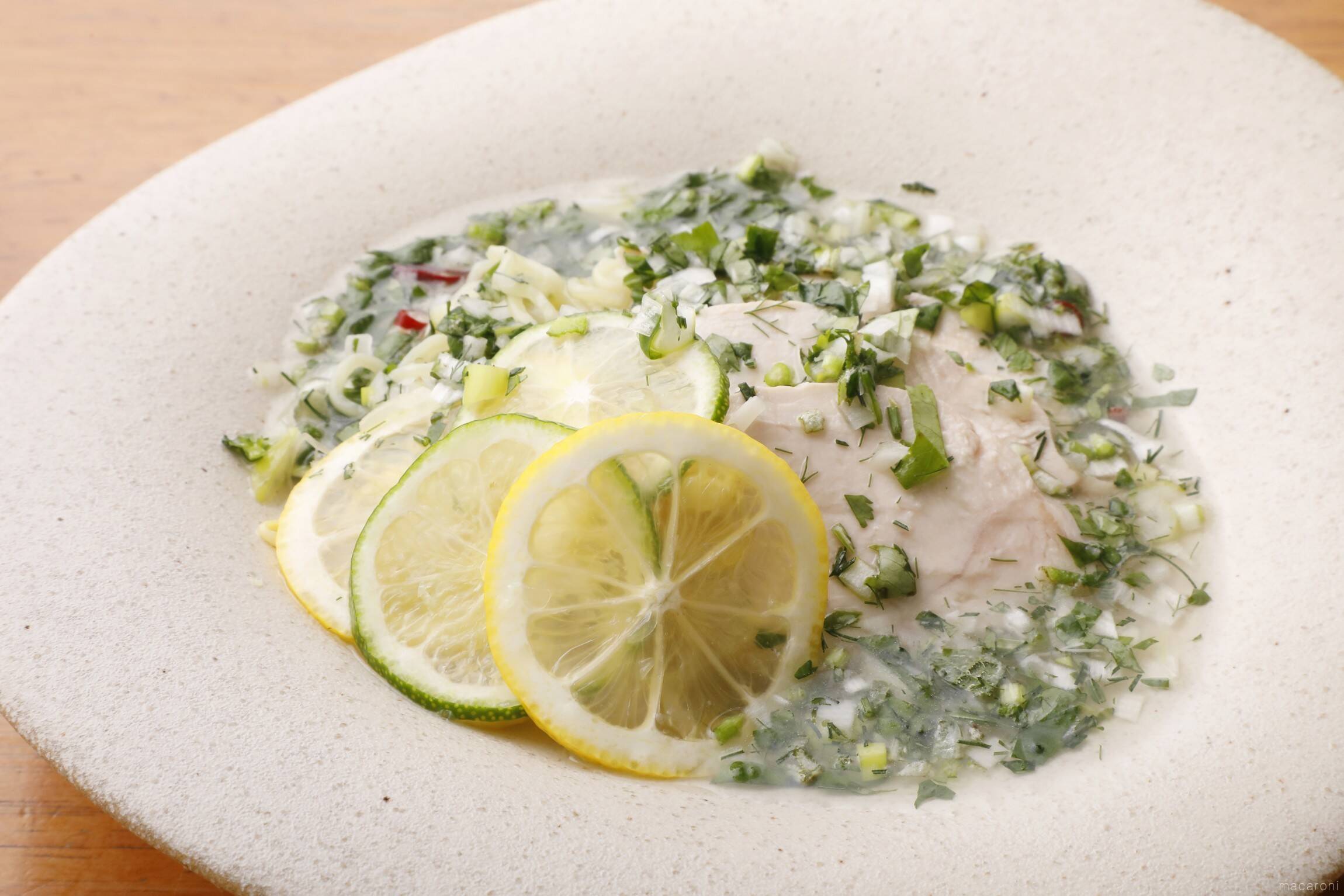 箸が止まらないおいしさ レモン鶏とハーブのエスニック冷麺 爽快 夏ごはん 5 21年7月30日 エキサイトニュース