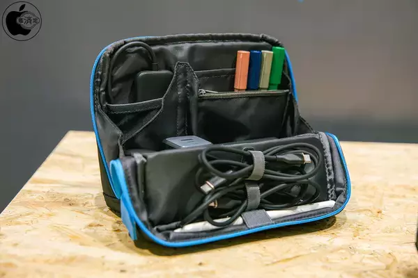 Amazon、アンカー・ジャパンのコクヨと共同開発したスマートポーチ「Anker Smart Pouch」を3,390円で販売中（ブラックフライデーセール）
