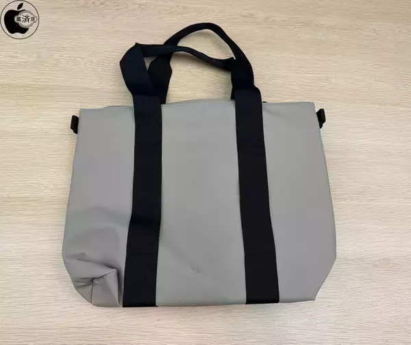 Apple Store、Rainsの防水トートバッグ「Rains Tote Mini for iPad and MacBook」を販売開始
