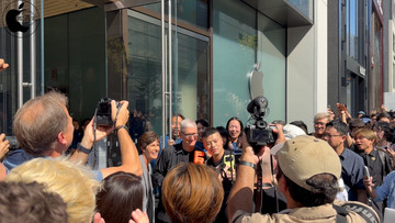 Apple 銀座オープン、Tim Cook CEOらが出迎え（2025）