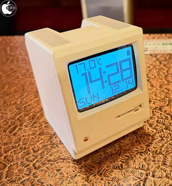 RayCueのレトロMac風時計「Maclock」を2,369円（69%オフ）で販売中