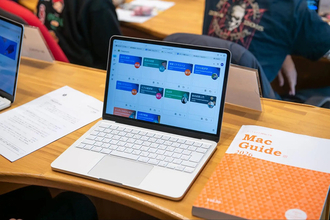 名古屋商科大学、2026年度新入生にMacBook Neoを無償譲渡