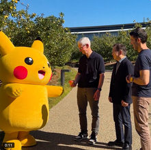 ポケモン社の石原恒和 CEOと、特別ゲストのピカチュウが、初めてApple Parkを訪問