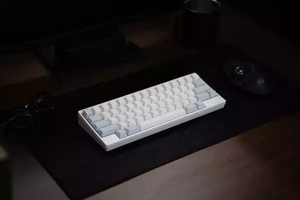 PFU、真のプロフェッショナルを志す人へ贈る「HHKB無刻印セット」発売開始