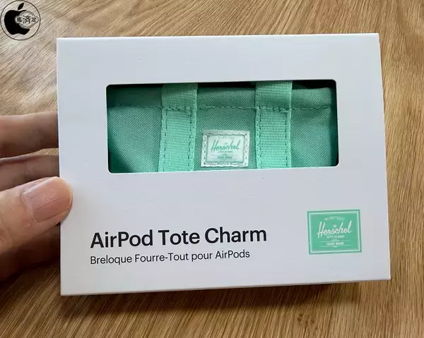 Apple Store、HerschelのAirPods用チャーム「Herschel AirPods Tote Bag Charm」を販売開始（Apple限定）