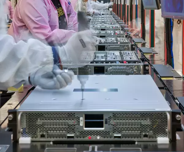 WSJ：Appleのオールアメリカンチップ開発への取り組みを公開、Mac mini製造を一部アメリカに移動（Apple製AIサーバー初公開）