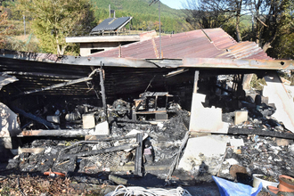 焼け跡から4人の遺体　中学生ら家族4人と連絡取れず　山口・住宅火災