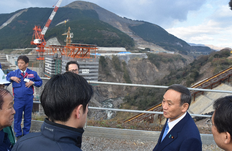 菅官房長官が熊本地震の被災地視察