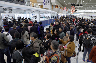 成田で出国ラッシュがピーク　欧米行きが増、リゾート路線も好調
