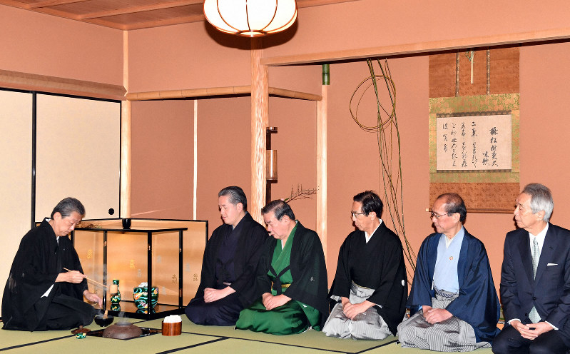 知事など約2300人をもてなし