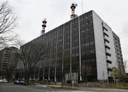 公務執行妨害容疑の男 警官3人に制圧され死亡か