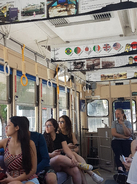 ドアと床は木製 長崎の路面電車がブラジルで「第二の人生」